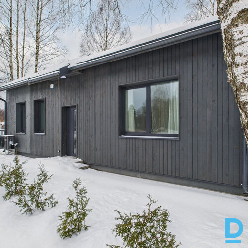 Pārdod māju Ezermalas iela 6