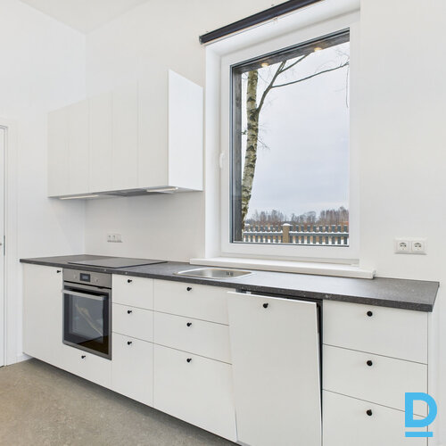 Pārdod māju Ezermalas iela 6