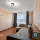 В продаже 2-комнатная квартира с лоджией в реновированном здании между озером Дз