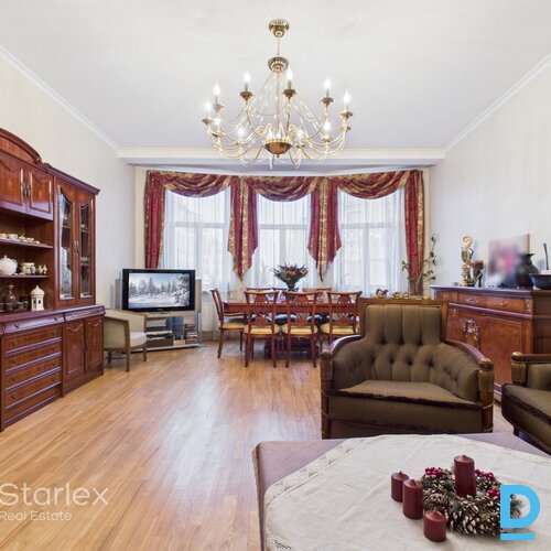 Plašs dzīvoklis Rīgas centrā ar iespēju sadalīt divos īpašumos Plašs dzīvoklis Rīgas centrā ar iespēju sadalīt divos īpašumos