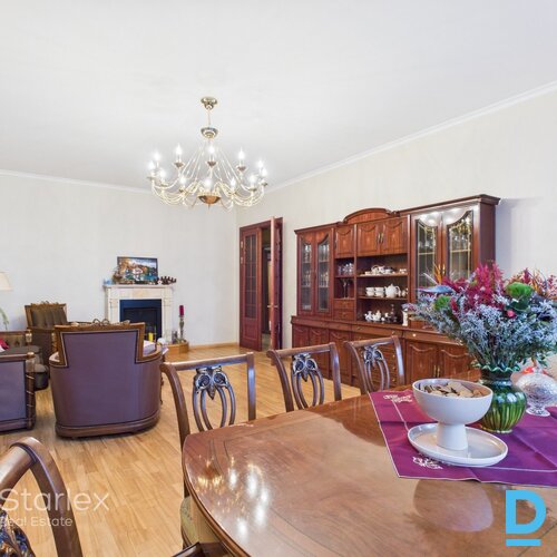 Plašs dzīvoklis Rīgas centrā ar iespēju sadalīt divos īpašumos Plašs dzīvoklis Rīgas centrā ar iespēju sadalīt divos īpašumos