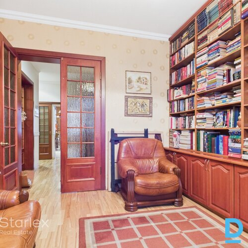 Plašs dzīvoklis Rīgas centrā ar iespēju sadalīt divos īpašumos Plašs dzīvoklis Rīgas centrā ar iespēju sadalīt divos īpašumos