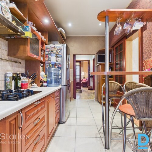 Plašs dzīvoklis Rīgas centrā ar iespēju sadalīt divos īpašumos Plašs dzīvoklis Rīgas centrā ar iespēju sadalīt divos īpašumos