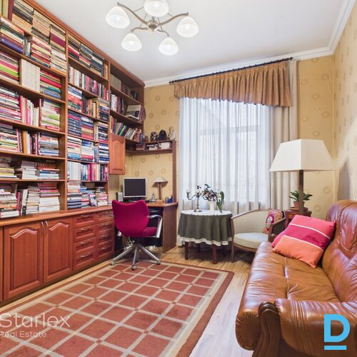 Plašs dzīvoklis Rīgas centrā ar iespēju sadalīt divos īpašumos Plašs dzīvoklis Rīgas centrā ar iespēju sadalīt divos īpašumos