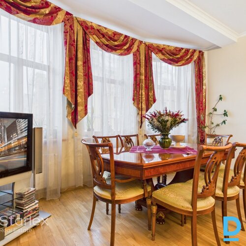 Plašs dzīvoklis Rīgas centrā ar iespēju sadalīt divos īpašumos Plašs dzīvoklis Rīgas centrā ar iespēju sadalīt divos īpašumos