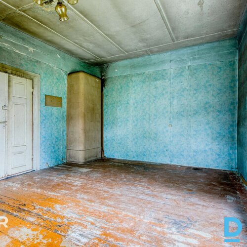 Pārdošanā puse no mājas - 5 istabu dzīvoklis ar 5500 m² zemes gabalu.Plānojuma a