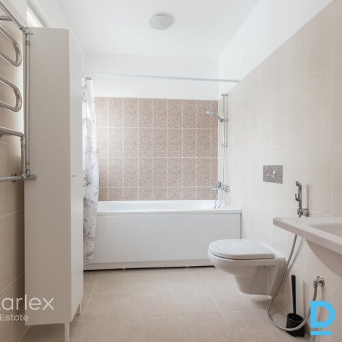 Plašas un funkcionālas mājas ar balkonu, terasi un nojumi mašīnai. Vai meklējat plašas un funkcionālas mājas, kas atbilstu jūsu vajadzībām? Tad “C” un “C+” tipa mājas ir tieši jums! Šīs mājas ir izbūvētas no kvalitatīviem materiāliem un aprīkotas ar visu nepieciešamo komfortablai dzīvei