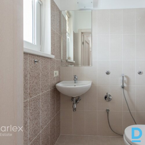 Plašas un funkcionālas mājas ar balkonu, terasi un nojumi mašīnai. Vai meklējat plašas un funkcionālas mājas, kas atbilstu jūsu vajadzībām? Tad “C” un “C+” tipa mājas ir tieši jums! Šīs mājas ir izbūvētas no kvalitatīviem materiāliem un aprīkotas ar visu nepieciešamo komfortablai dzīvei