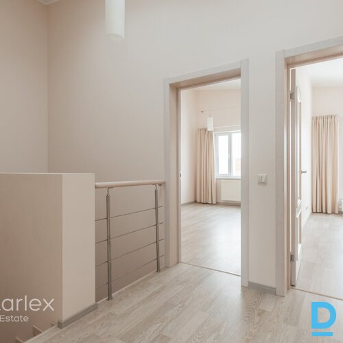 Plašas un funkcionālas mājas ar balkonu, terasi un nojumi mašīnai. Vai meklējat plašas un funkcionālas mājas, kas atbilstu jūsu vajadzībām? Tad “C” un “C+” tipa mājas ir tieši jums! Šīs mājas ir izbūvētas no kvalitatīviem materiāliem un aprīkotas ar visu nepieciešamo komfortablai dzīvei