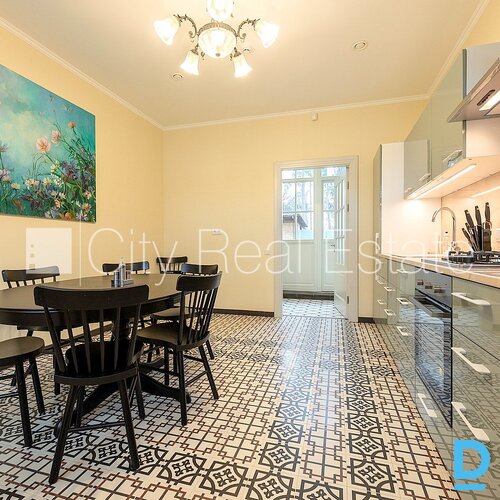 Izīrē māju Jūrmalā