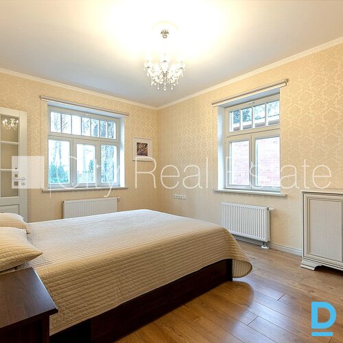 Izīrē māju Jūrmalā