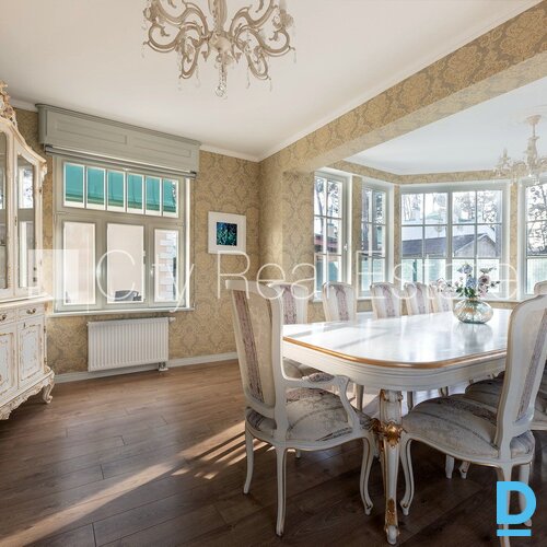 Izīrē māju Jūrmalā