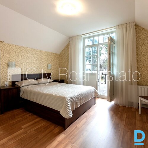 Izīrē māju Jūrmalā