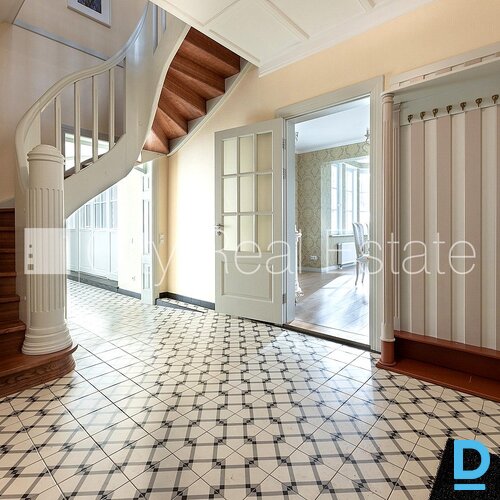 Izīrē māju Jūrmalā