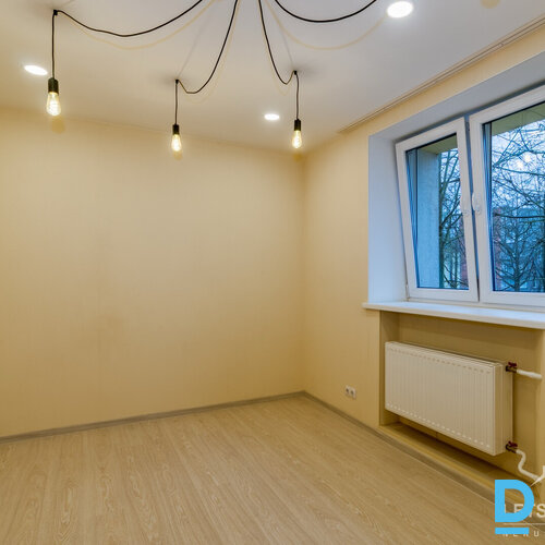 2 istabu dzīvoklis, Zemgaļu iela 21, Teika, Rīga, Latvija.