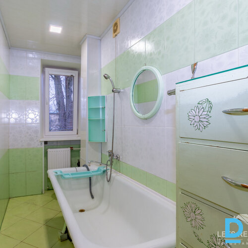 2 istabu dzīvoklis, Zemgaļu iela 21, Teika, Rīga, Latvija.