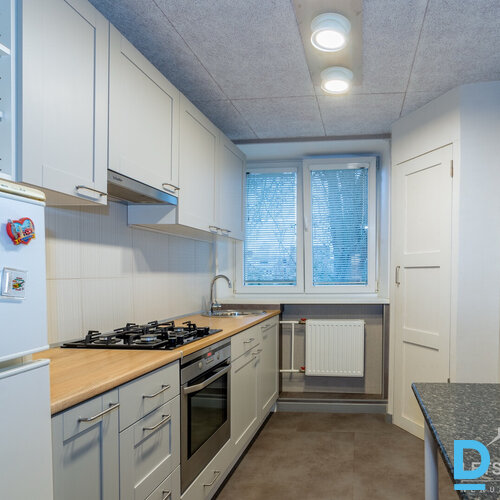 2 istabu dzīvoklis, Zemgaļu iela 21, Teika, Rīga, Latvija.