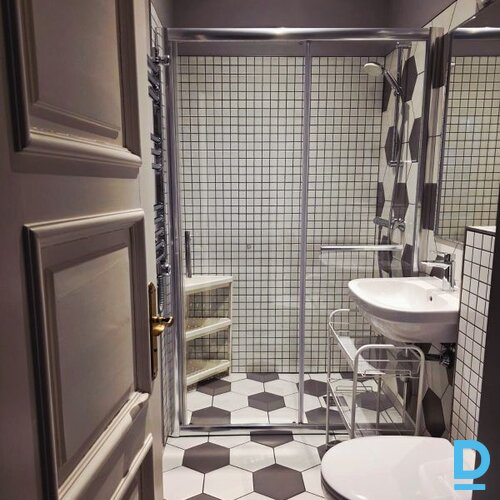 Izīrē dzīvokli Kronvalda bulv. 7