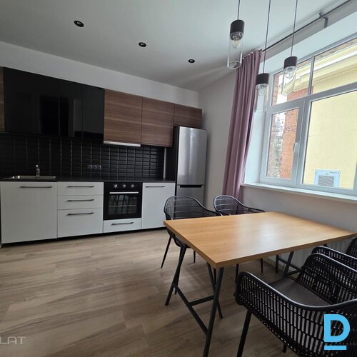 Izīrē dzīvokli Kronvalda bulv. 7