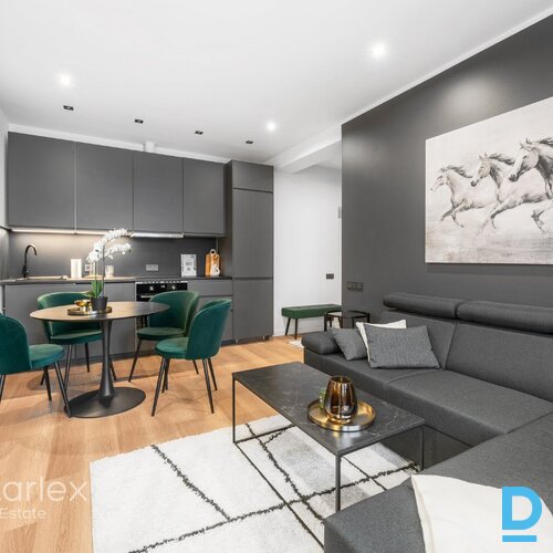 Trīs istabu dzīvoklis ar balkonu zaļā Baložu apkārtnē Pārdošanā pilnas apdares 3 istabu dzīvoklis jaunā trīs stāvu mājā Baložos, Kr