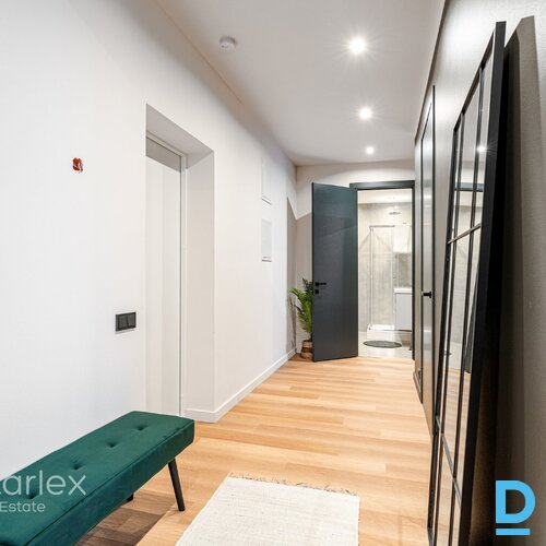 Trīs istabu dzīvoklis ar balkonu zaļā Baložu apkārtnē Pārdošanā pilnas apdares 3 istabu dzīvoklis jaunā trīs stāvu mājā Baložos, Kr