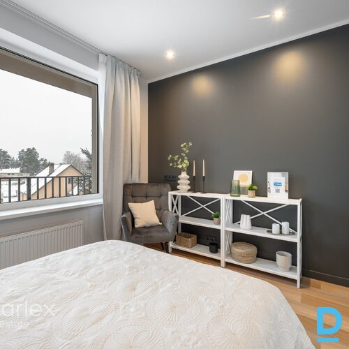 Trīs istabu dzīvoklis ar balkonu zaļā Baložu apkārtnē Pārdošanā pilnas apdares 3 istabu dzīvoklis jaunā trīs stāvu mājā Baložos, Kr