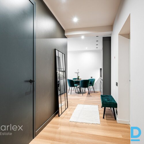 Trīs istabu dzīvoklis ar balkonu zaļā Baložu apkārtnē Pārdošanā pilnas apdares 3 istabu dzīvoklis jaunā trīs stāvu mājā Baložos, Kr