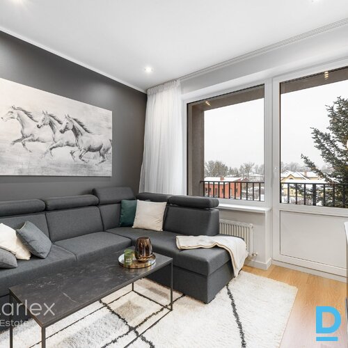 Trīs istabu dzīvoklis ar balkonu zaļā Baložu apkārtnē Pārdošanā pilnas apdares 3 istabu dzīvoklis jaunā trīs stāvu mājā Baložos, Kr