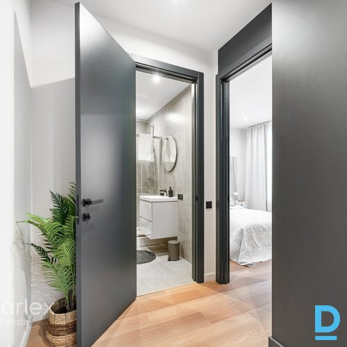 Trīs istabu dzīvoklis ar balkonu zaļā Baložu apkārtnē Pārdošanā pilnas apdares 3 istabu dzīvoklis jaunā trīs stāvu mājā Baložos, Kr