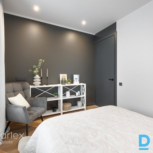 Trīs istabu dzīvoklis ar balkonu zaļā Baložu apkārtnē Pārdošanā pilnas apdares 3 istabu dzīvoklis jaunā trīs stāvu mājā Baložos, Kr