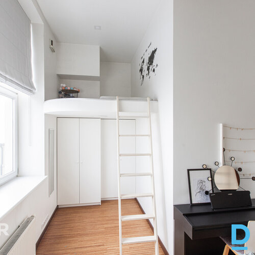 Pārdošanā plašs, pārdomāts 4 istabu dzīvoklis ar panorāmas skatu uz Rīgu.Dzīvokļ