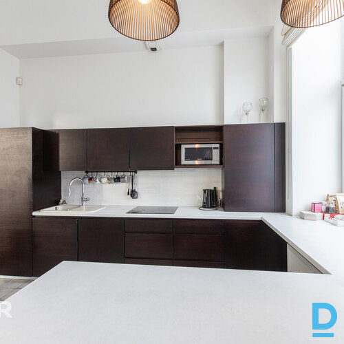 Pārdošanā plašs, pārdomāts 4 istabu dzīvoklis ar panorāmas skatu uz Rīgu.Dzīvokļ