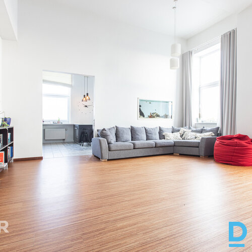 Pārdošanā plašs, pārdomāts 4 istabu dzīvoklis ar panorāmas skatu uz Rīgu.Dzīvokļ