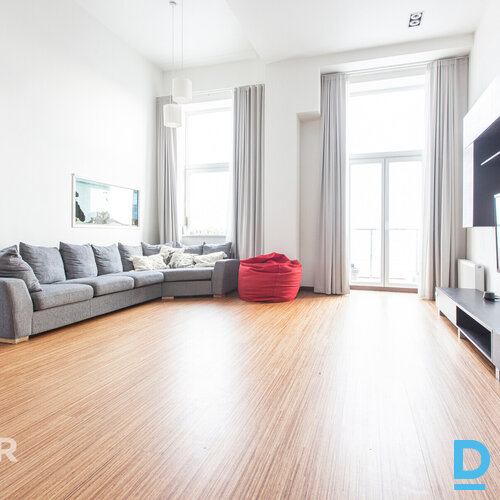 Pārdošanā plašs, pārdomāts 4 istabu dzīvoklis ar panorāmas skatu uz Rīgu.Dzīvokļ