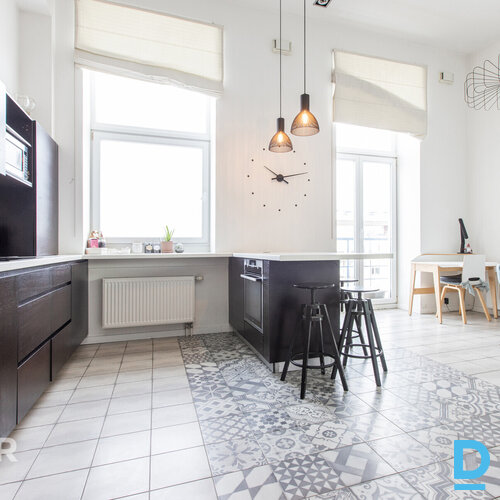 Pārdošanā plašs, pārdomāts 4 istabu dzīvoklis ar panorāmas skatu uz Rīgu.Dzīvokļ