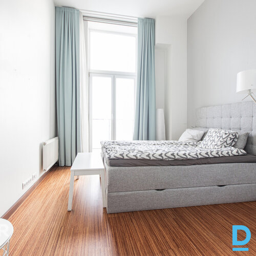 Pārdošanā plašs, pārdomāts 4 istabu dzīvoklis ar panorāmas skatu uz Rīgu.Dzīvokļ