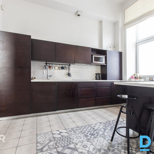 Pārdošanā plašs, pārdomāts 4 istabu dzīvoklis ar panorāmas skatu uz Rīgu.Dzīvokļ