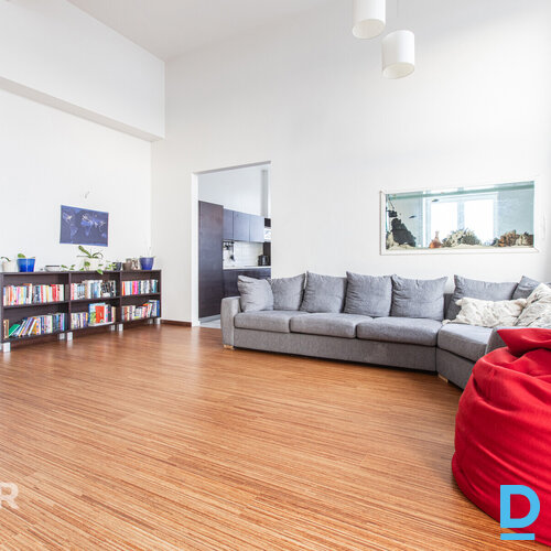 Pārdošanā plašs, pārdomāts 4 istabu dzīvoklis ar panorāmas skatu uz Rīgu.Dzīvokļ