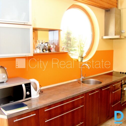 Pārdod māju Rīgā