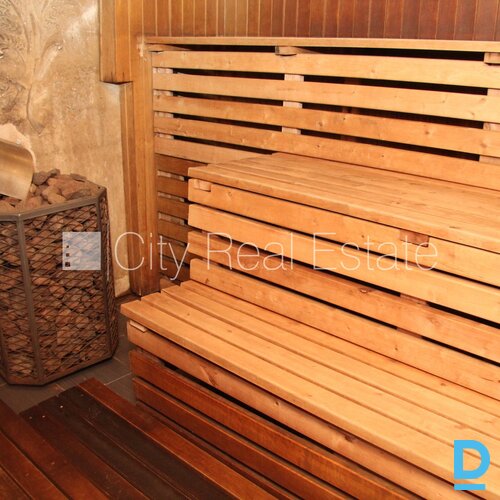 Pārdod māju Rīgā