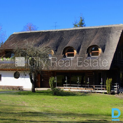 Pārdod māju Rīgā