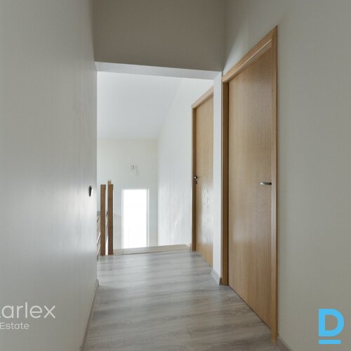 Iespējams iegādāties jaunu, elegantu dvīņu māju Krogsilā, ar pilnu iekšējo apdari un ļoti ekonomisku apkuri