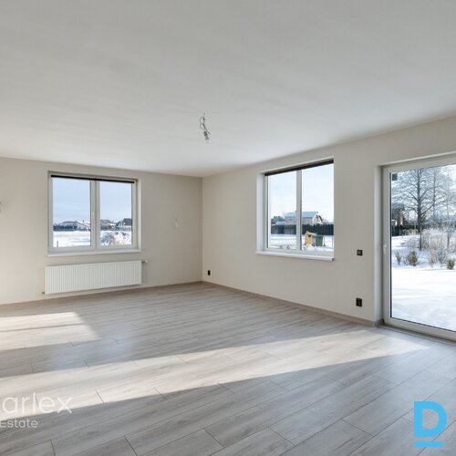 Iespējams iegādāties jaunu, elegantu dvīņu māju Krogsilā, ar pilnu iekšējo apdari un ļoti ekonomisku apkuri