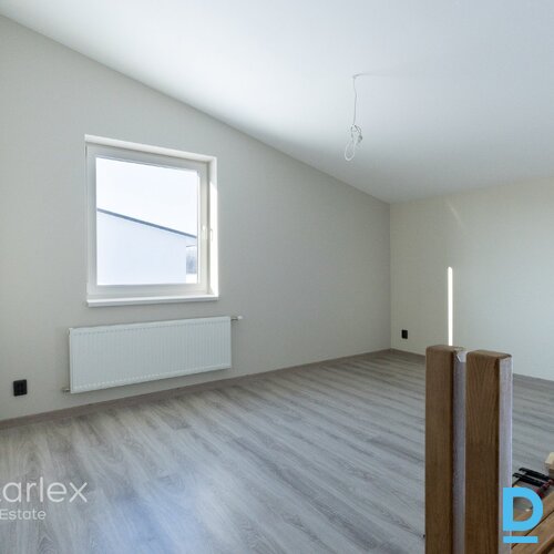 Iespējams iegādāties jaunu, elegantu dvīņu māju Krogsilā, ar pilnu iekšējo apdari un ļoti ekonomisku apkuri