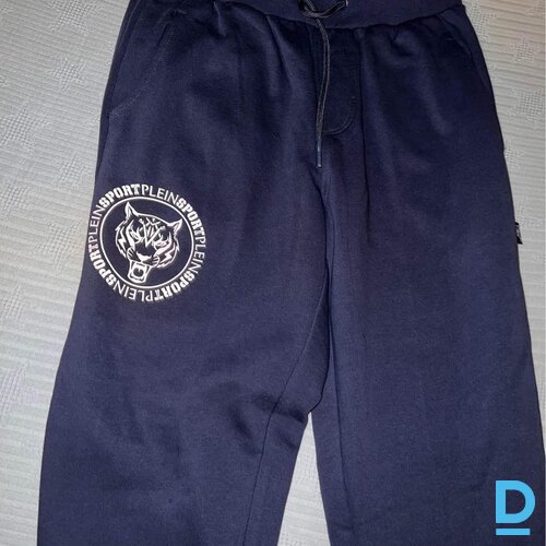 Pārdod Sieviešu sporta kostīmu 