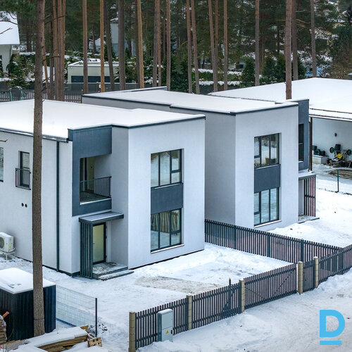 Pārdod dzīvokli Dzintaru iela 4