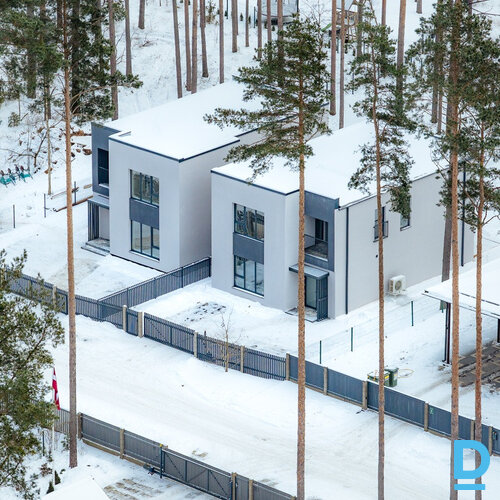 Pārdod dzīvokli Dzintaru iela 4