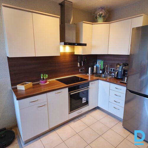 Pārdod dzīvokli Pļavnieku 9, 50m², 2 ist.