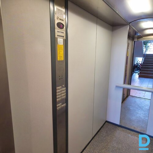 Pārdod dzīvokli Pļavnieku 9, 50m², 2 ist.