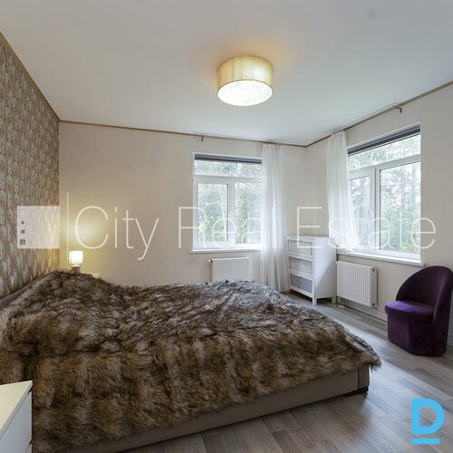 Pārdod māju Jūrmalā